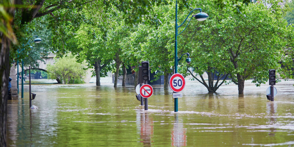 Hilfe bei Unwetterschäden an der Ostseeküste